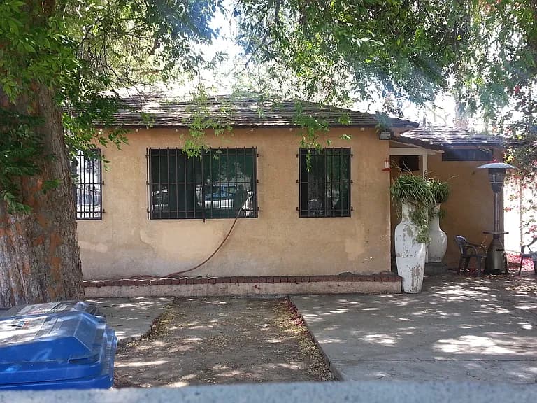 6810 Simpson Ave